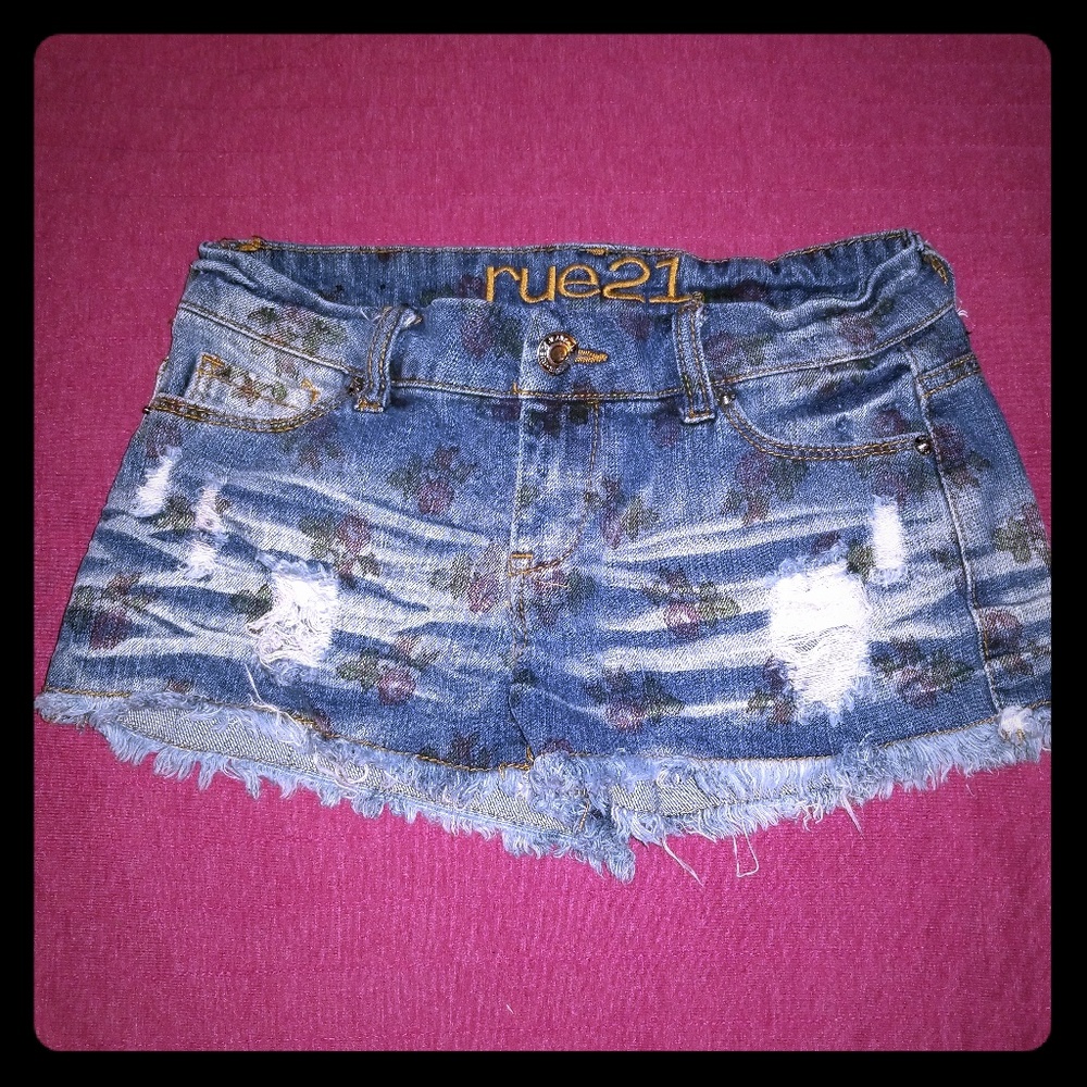 🌟Rue21 size 1 floral shorts🌟